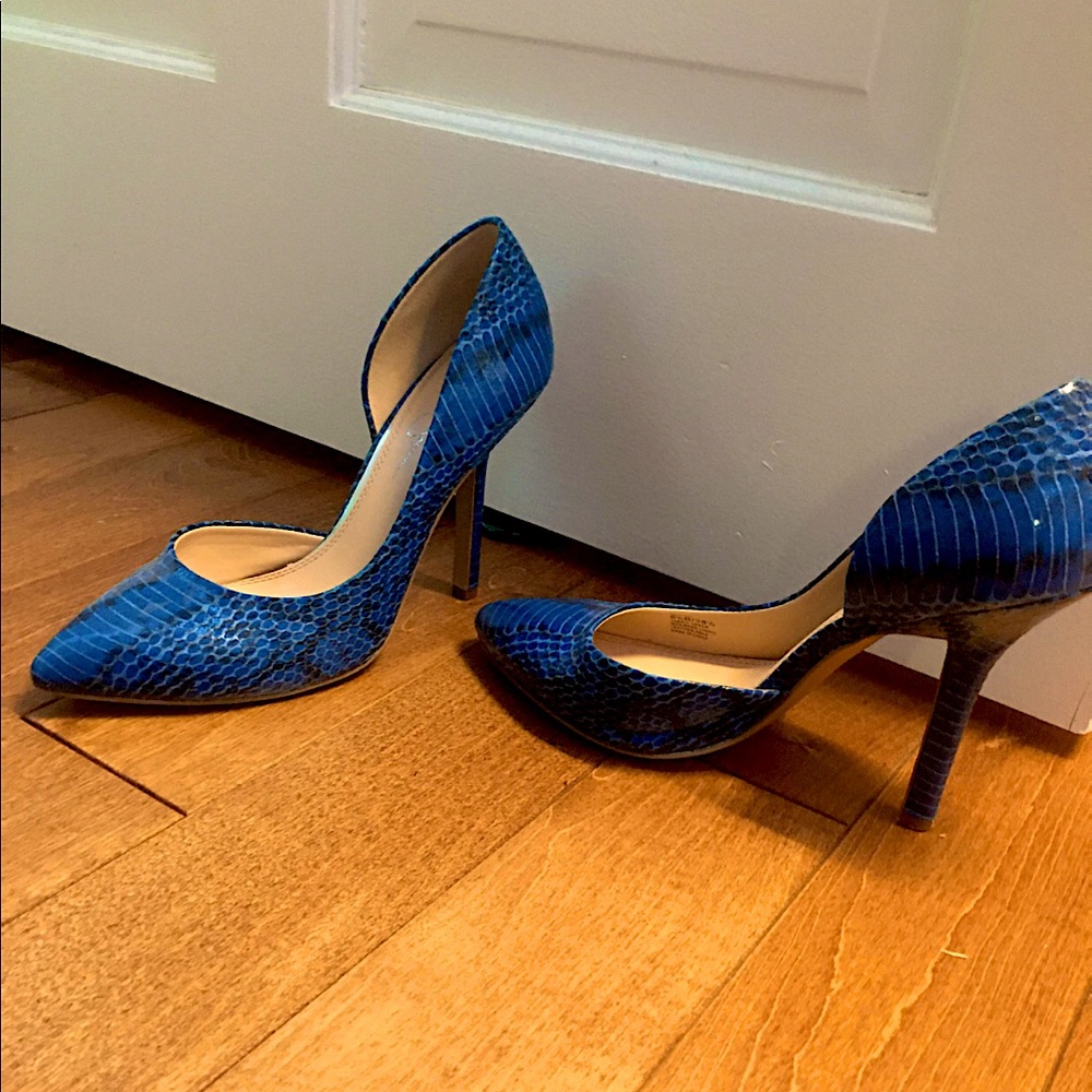 Jessica Simpson blue snake skin pumps